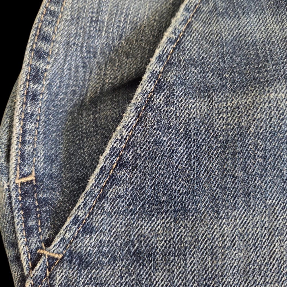 Women's GAP 1969 Blue Denim V-Neck Bib Overalls. Size 28R. Full length. - Picture 12 of 16